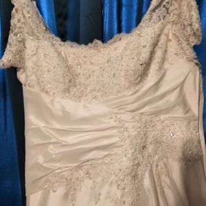 Plus size wedding dress white in excellent condition smoke free bug free home.